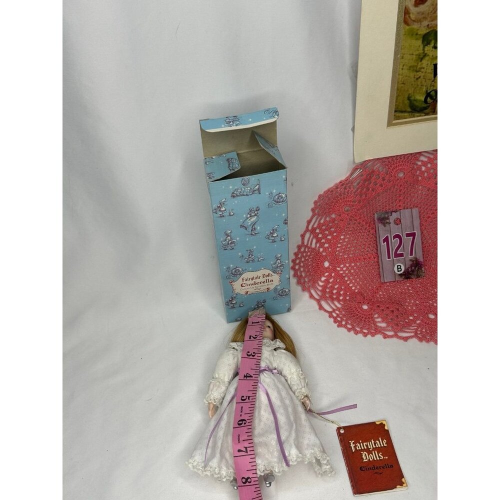 Vintage Russ Berrie Fairytales Cinderella Porcelain Doll #1704 - Picture 9 of 12